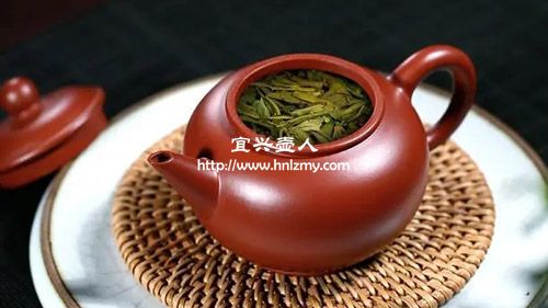 泡綠茶通常會選擇打開壺蓋讓熱氣散發(fā)出去