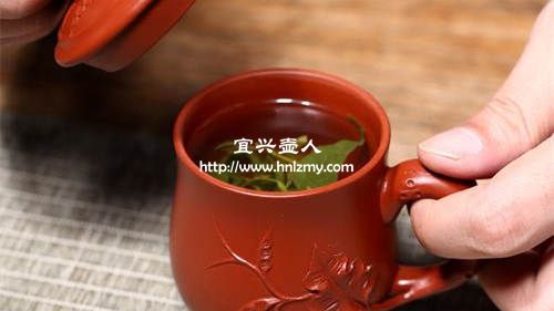 紫砂杯泡茶香還是玻璃杯泡茶香