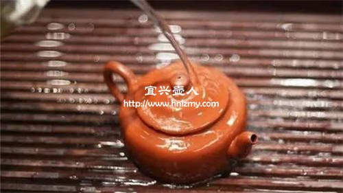 新買(mǎi)的紫砂茶具用什么清洗