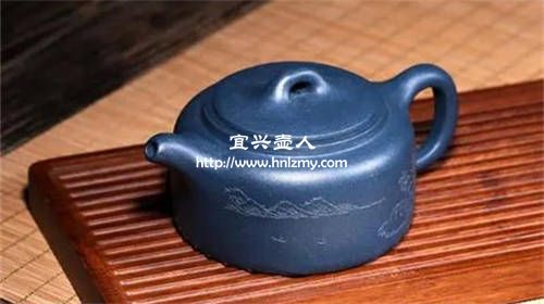 添加化工材料調(diào)色的紫砂壺